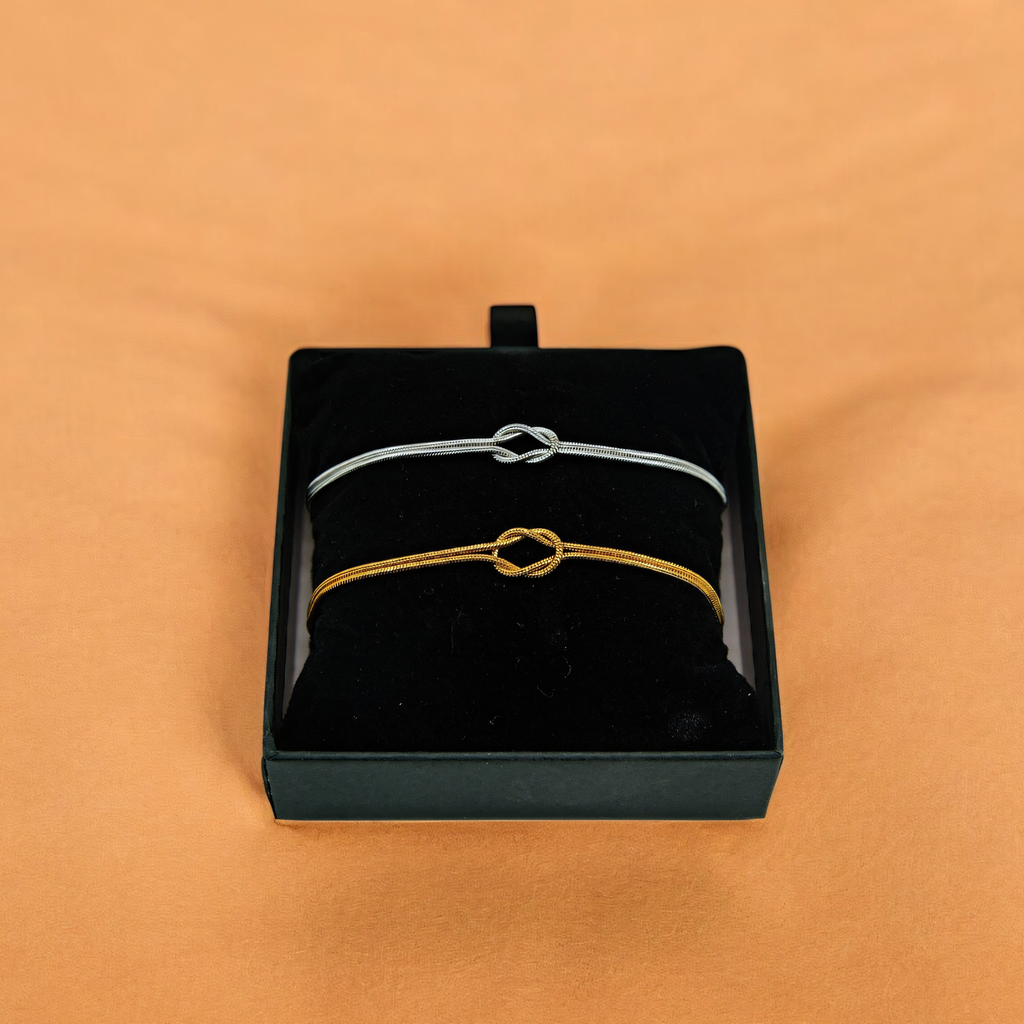 Pair of 2 Love Knot Bracelets - Gift Box with Promise of Love Certificate