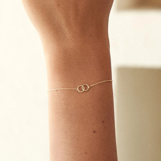 Minimal Intertwined Hoops Bracelet