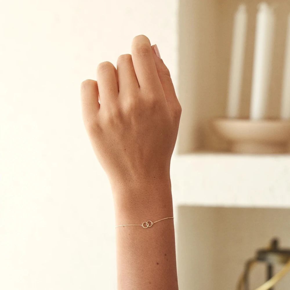 Minimal Intertwined Hoops Bracelet