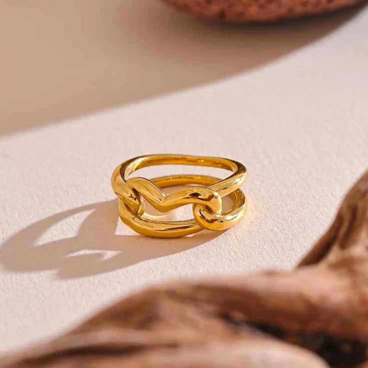 Intertwined Infinite Love Ring