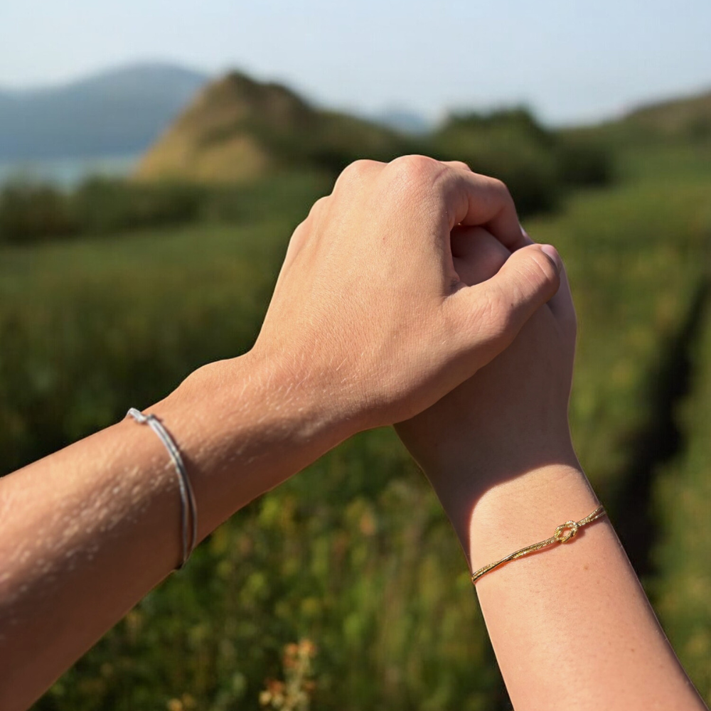 Bonding Love Knot Bracelet